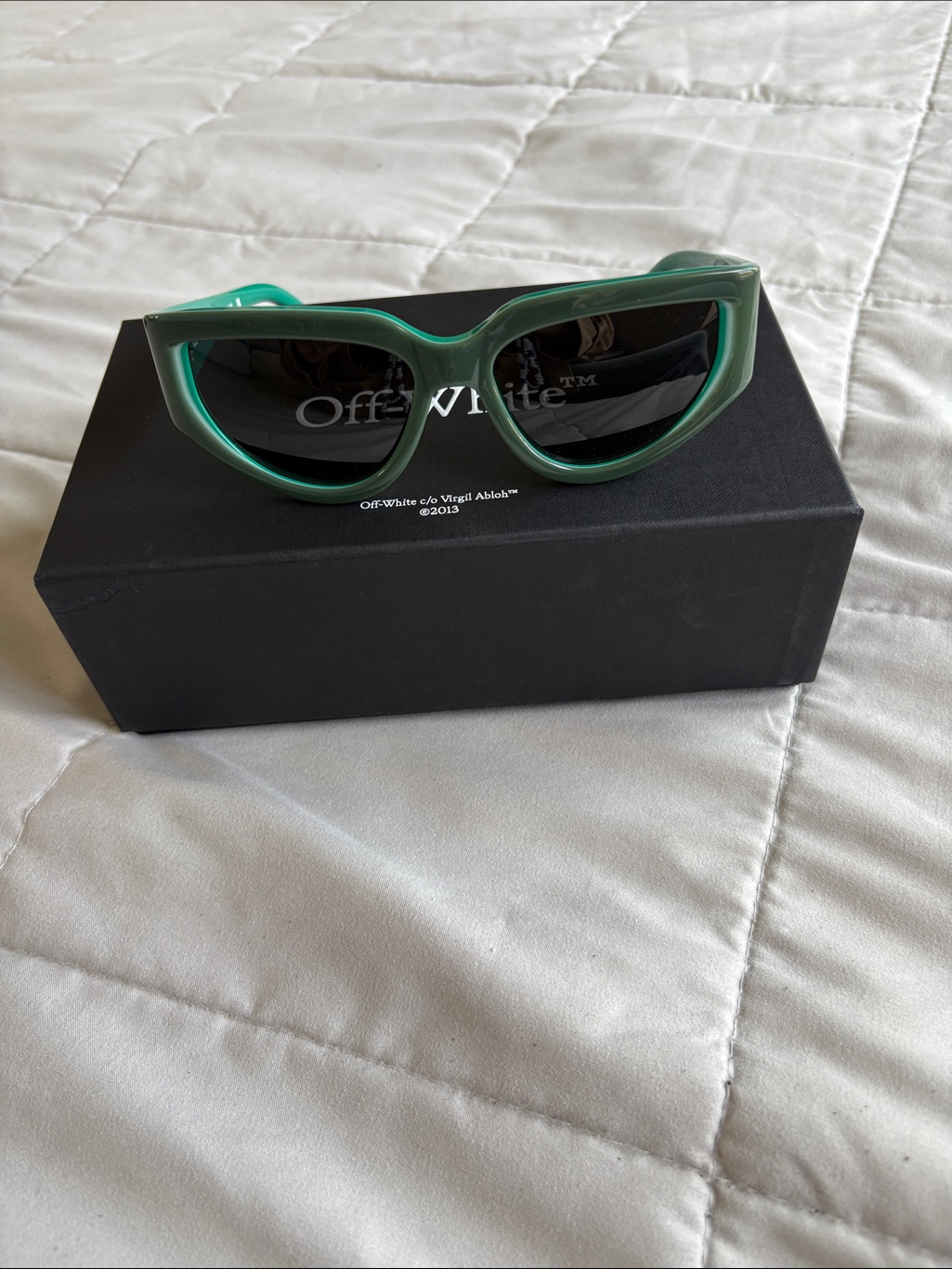 Off-White Glossy Green Cat-Eye Sunglasses With Black Lenses